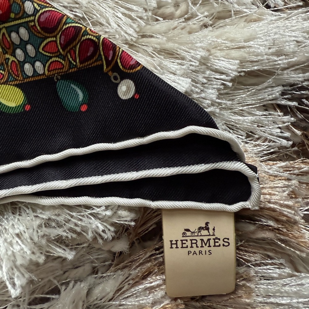 Hermès Brand New Authentic 90 100% Silk Scarf - Picture 4 of 9